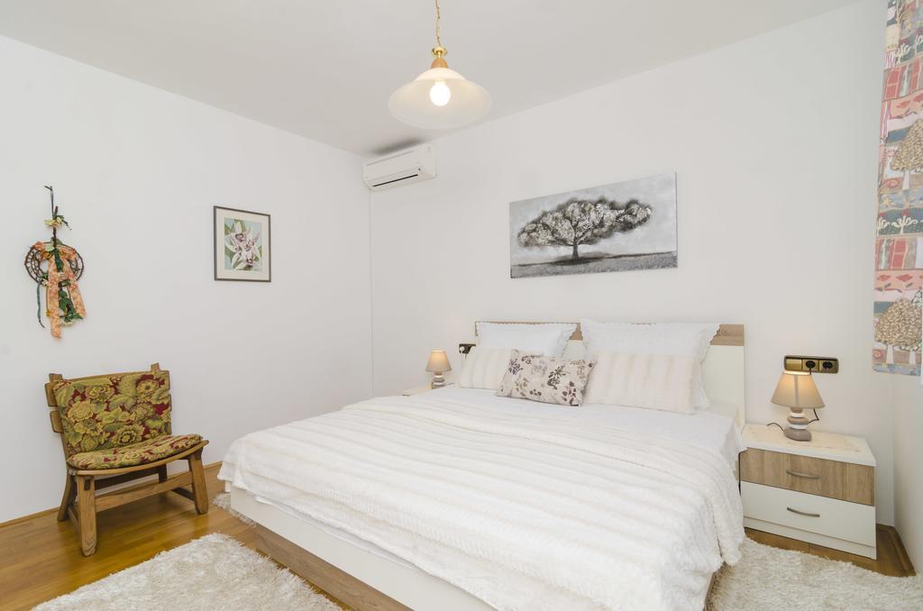 Apartment Nadine Okuklje Ngoại thất bức ảnh