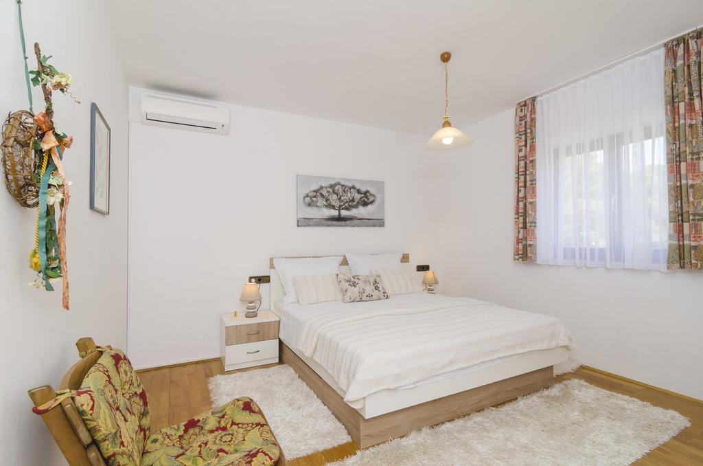 Apartment Nadine Okuklje Ngoại thất bức ảnh